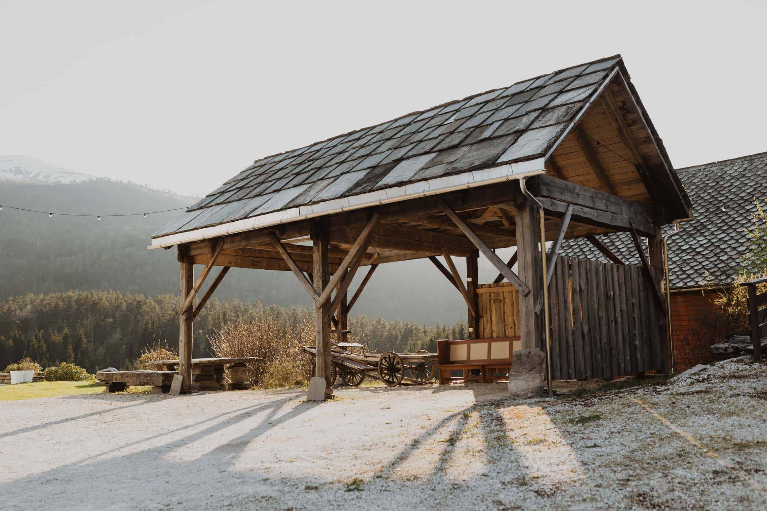 en overbygg i et fint lys